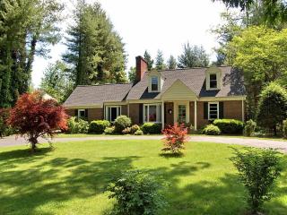 14 Hilltop Rd, Asheville, NC 28803-3018