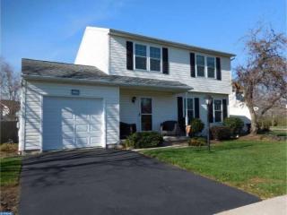 1063 Deerfield Cir, Perkasie, PA 18944-2473