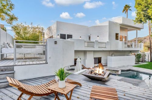 7627 22nd St, Phoenix AZ  85020-4706 exterior