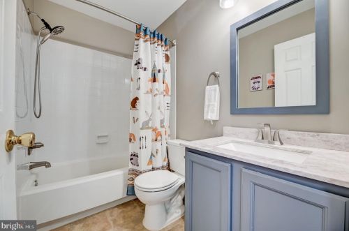 2496 Clover Fld Cir, Herndon VA  20171-4339 exterior