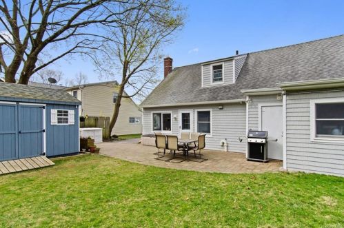 5 Eastward Pl, Elmsford NY  10523-2005 exterior