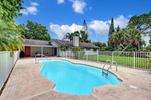 11512 61st St, West Palm Beach, FL 33412-1811