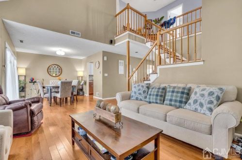 35 Carlisle Ct, Old Bridge NJ  08857-2777 exterior