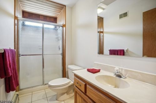 1095 Mayflower Ct, Martinsville NJ  08836-2326 exterior