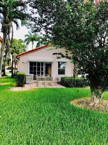 1601 158th Ave, Hollywood FL  33027-2340 exterior