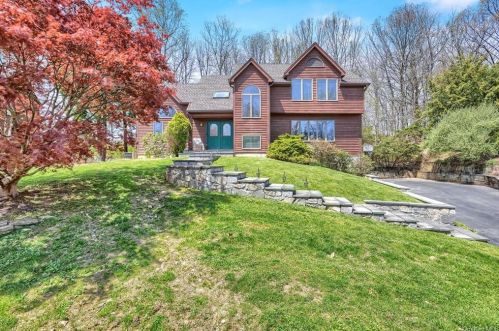 2841 Ogden Dr, Yorktown Hgts, NY 10598-2737