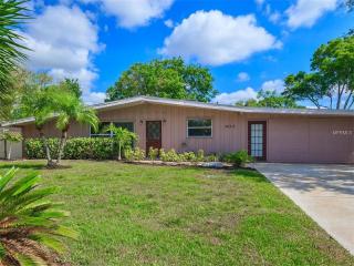 3635 Glen Ridge Ln, Sarasota, FL 34233-1721