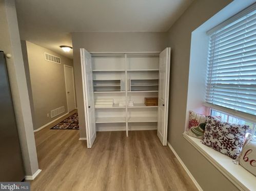 77 Lakebridge Dr, West Deptford NJ  08096-6720 exterior