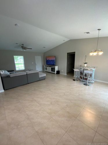 1679 Cameo Blvd, Fort Pierce FL  34953-1265 exterior