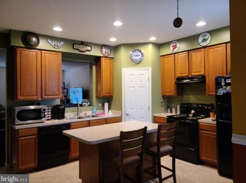 1268 Wanda Dr, Hanover, PA 17331-8638