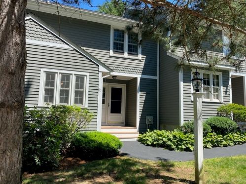 89 Laurelwood Dr, Hopedale, MA 01747-1953