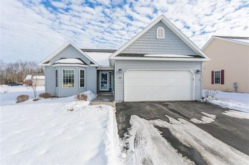 11 Mccormick Ln, Brockport, NY 14420-1500