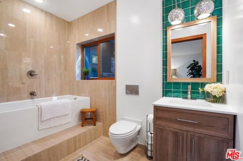 204 Topanga Canyon Blvd, Topanga CA  90290-3837 exterior