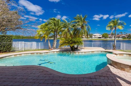 18091 27th St, Hollywood, FL 33029-5186