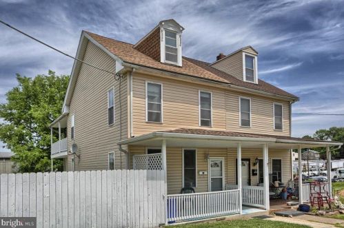 2006 Forster St, Harrisburg, PA 17103-1619