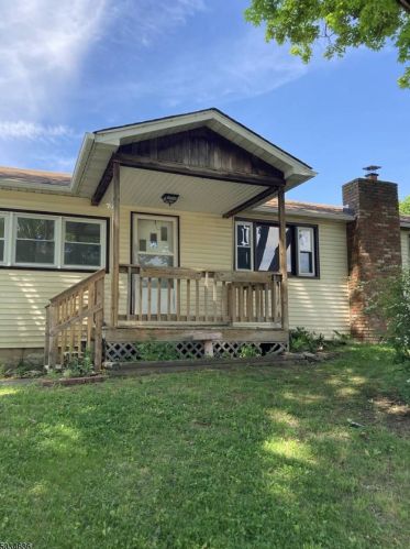 617 Mansfield St, Belvidere NJ  07823-1911 exterior