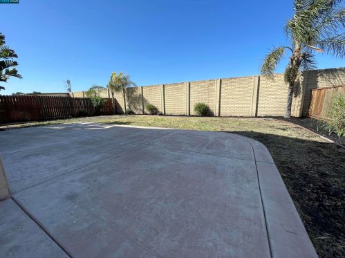 1870 Summerfield Ct, Oakley CA  94561-3074 exterior