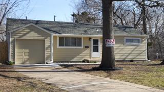 5306 77th Ter, Shawnee Mission KS  66208-4725 exterior