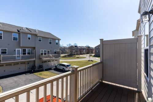 1948 Georgetown Dr, Sewickley PA  15143-1566 exterior