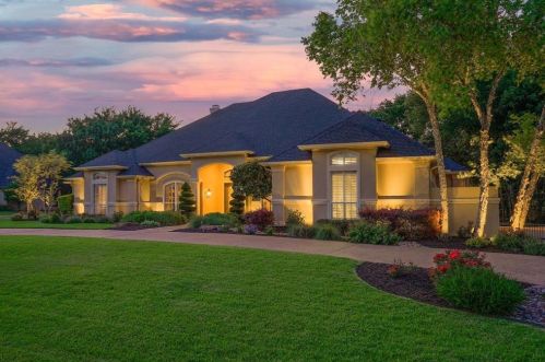 5200 Clear Creek Dr, Lewisville, TX 75022-5279