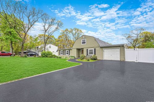117 Holbrook Rd, Holbrook, NY 11741-1305