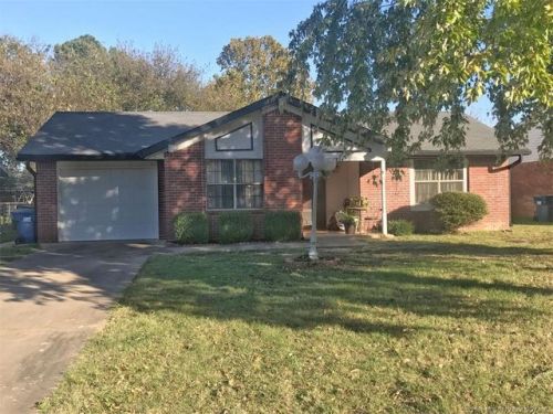1934 Green Meadows Dr, Mcalester, OK 74501-3240