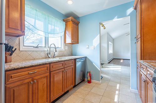 1449 Baldwin Blvd, Bayshore, NY 11706-3954
