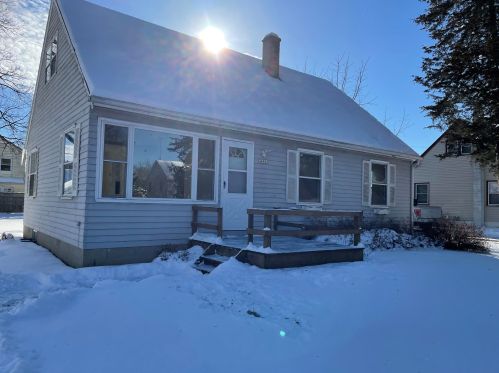 34903 Parkway Dr, Oconomowoc, WI 53066-5027