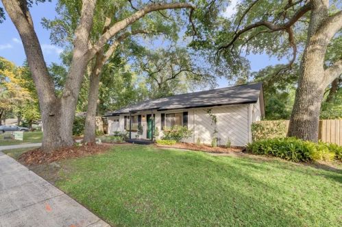 7791 Compass Dr, Orlando, FL 32810-2974