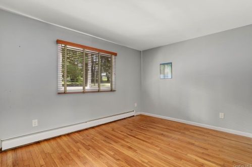 2732 Old Yorktown Rd, Yorktown Hgts NY  10598-3140 exterior