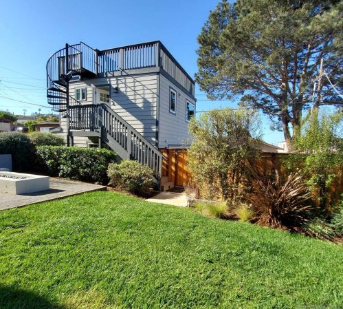 4453 Bermuda Ave, San Diego CA 92107-3809 exterior