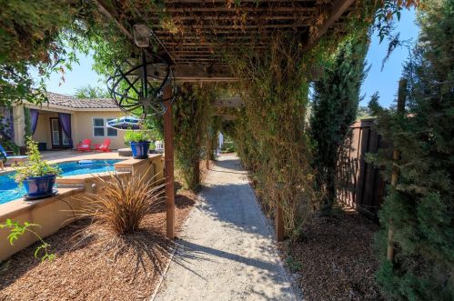 10709 Goldsborough Cir, Valley Home CA  95361-7648 exterior