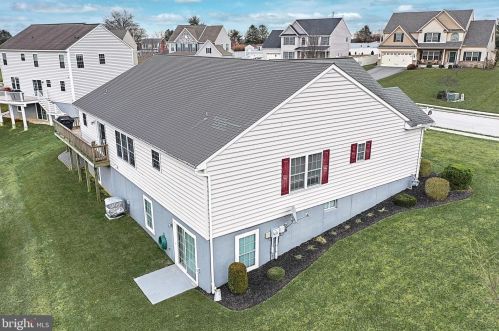 30 Centre Ct, Red Lion PA  17356-8949 exterior