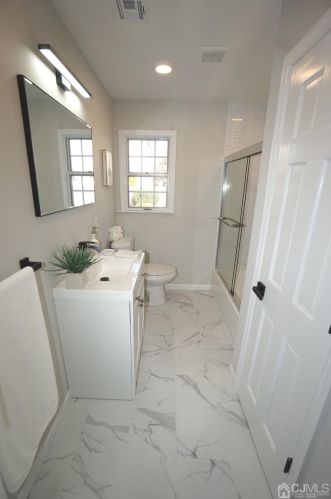 2 George St, Avenel NJ 07001-1735 exterior