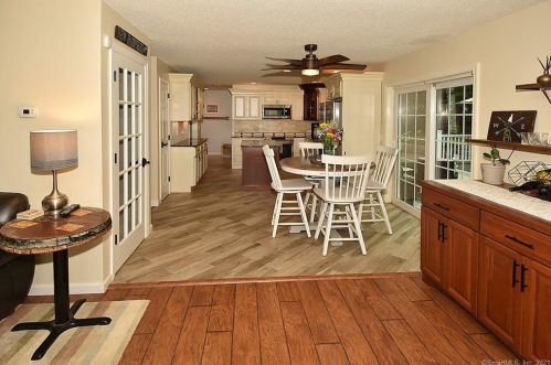 1 Jacobs Hill Rd, Ellington CT  06029-3117 exterior