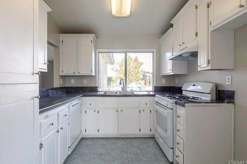 14077 Estate Way, Victorville, CA 92394-7384