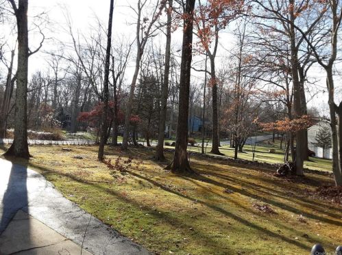 2 Marjorie Dr, Airmont NY  10901-7707 exterior