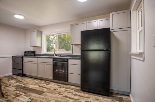 856 Buhl Farm Dr, Hermitage PA  16148-1556 exterior