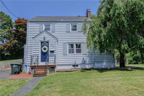 23 Oldroyd St, Milford, CT 06461-4047