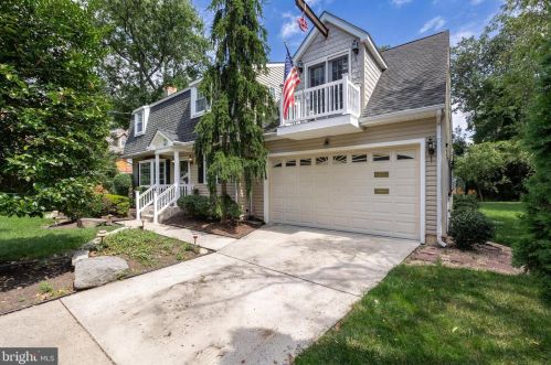305 Carriage House Ln, Riverton, NJ 08077-1121
