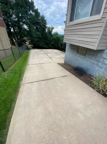 1950 Warriors Rd, Pittsburgh, PA 15205-4136