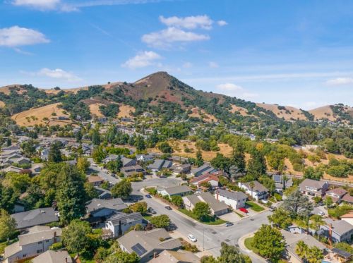 16711 Willow Creek Dr, Morgan Hill CA  95037-4819 exterior