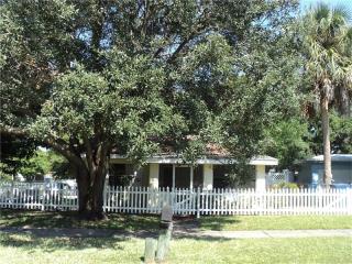 848 3rd Ave, Largo, FL 33770-2309