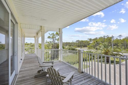 1564 Gulf Bch Dr, Saint George Island FL  32328-3106 exterior