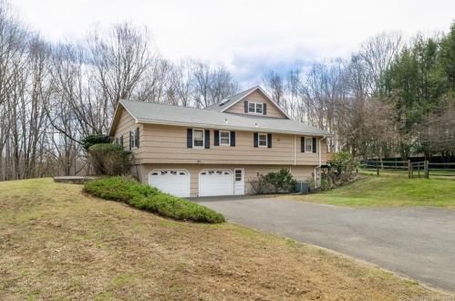 93 Beaver Brook Rd, Ridgefield, CT 06877-1002