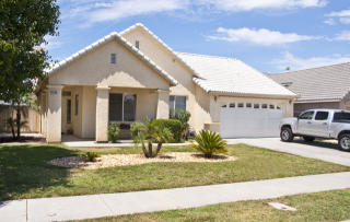 1556 Fireside Way, Lemoore CA  93245-1714 exterior
