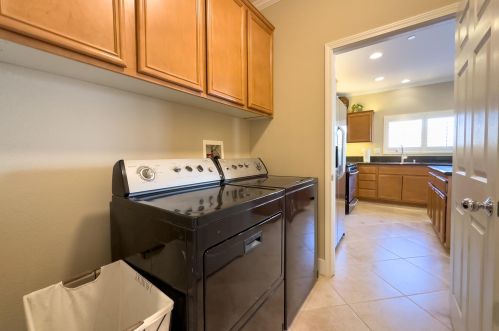 828 Mira Grande, Palm Springs CA  92262-1209 exterior
