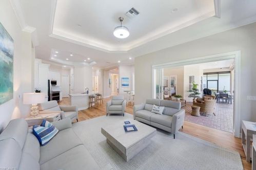 495 Saddlebrook Ln, Naples, FL 34110-1379