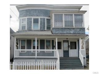 81 Pixlee Pl, Bridgeport, CT 06610-2922