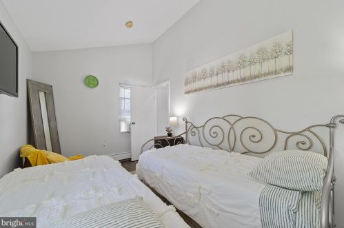 436 Hunt Ave, Trenton, NJ 08610-4921